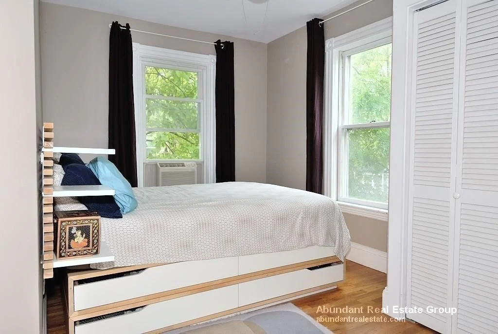 2 bed, 1 bath apartment for rent at 14.5 Magnolia Ave Unit 2, Mid Cambridge — photo 5 of 10
