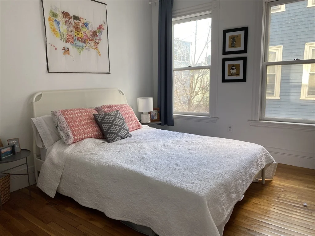 2 bed, 1 bath apartment for rent at 14.5 Magnolia Ave Unit 2, Ward Two — photo 4 of 10