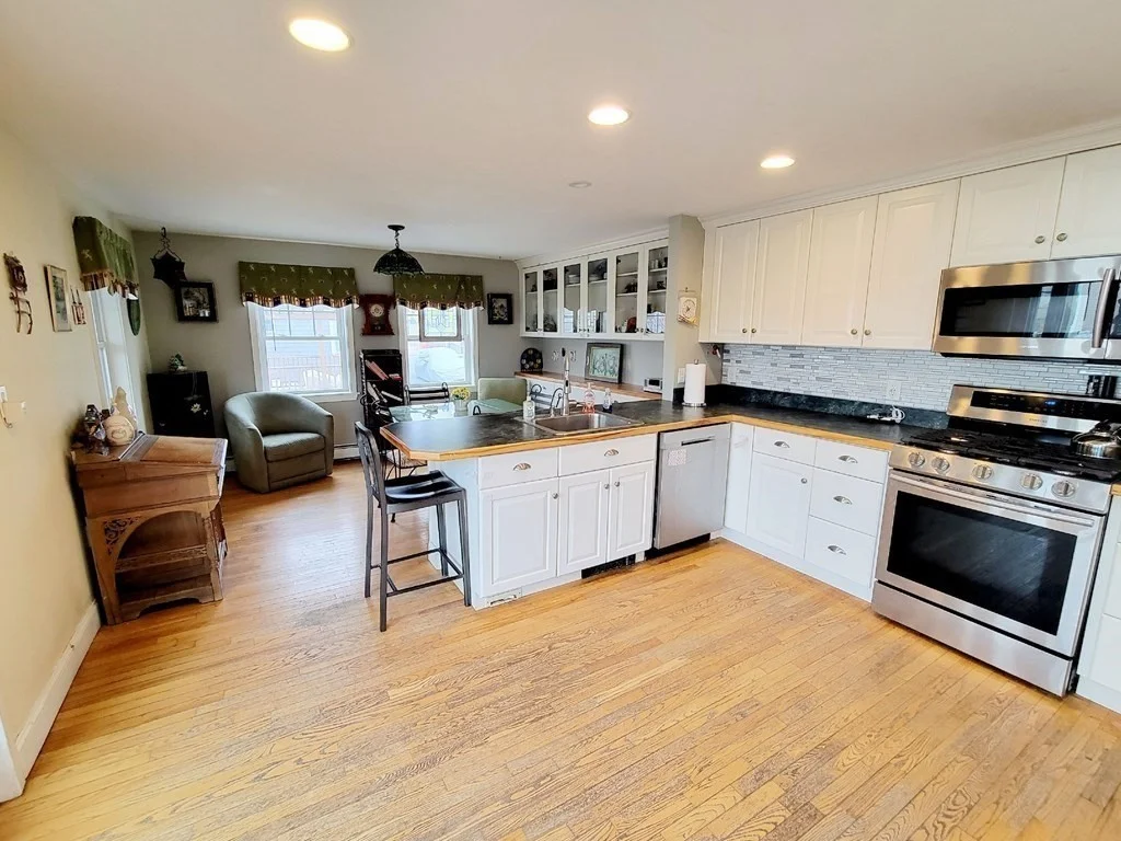 3 bed, 2 bath apartment for rent at 14 55 Unit Weekly, Plum Island — photo 5 of 24