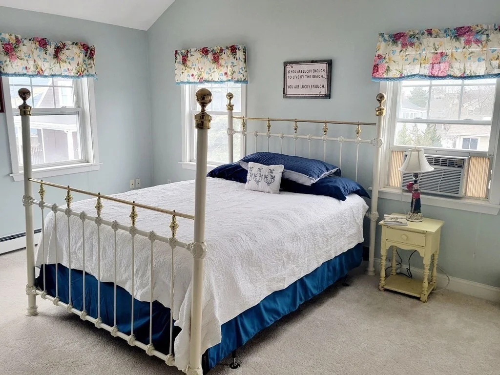 3 bed, 2 bath apartment for rent at 14 55 Unit Weekly, Plum Island — photo 17 of 24