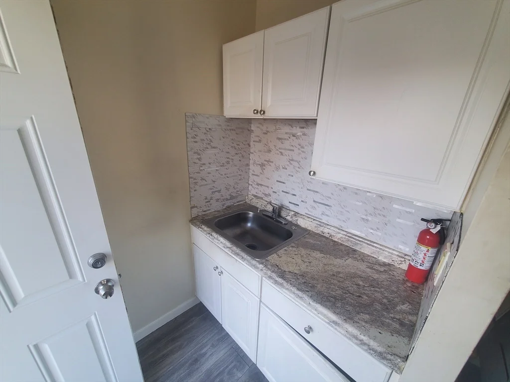 1 bed, 1 bath apartment for rent at 14 Abbotsford St Unit 9, Dorchester — photo 3 of 11