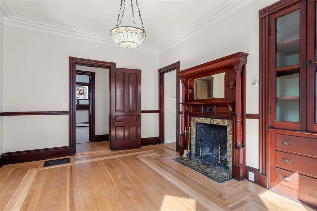 3 bed, 1 bath apartment for rent at 14 Adelaide St Unit 1, Jamaica Plain — photo 4 of 13
