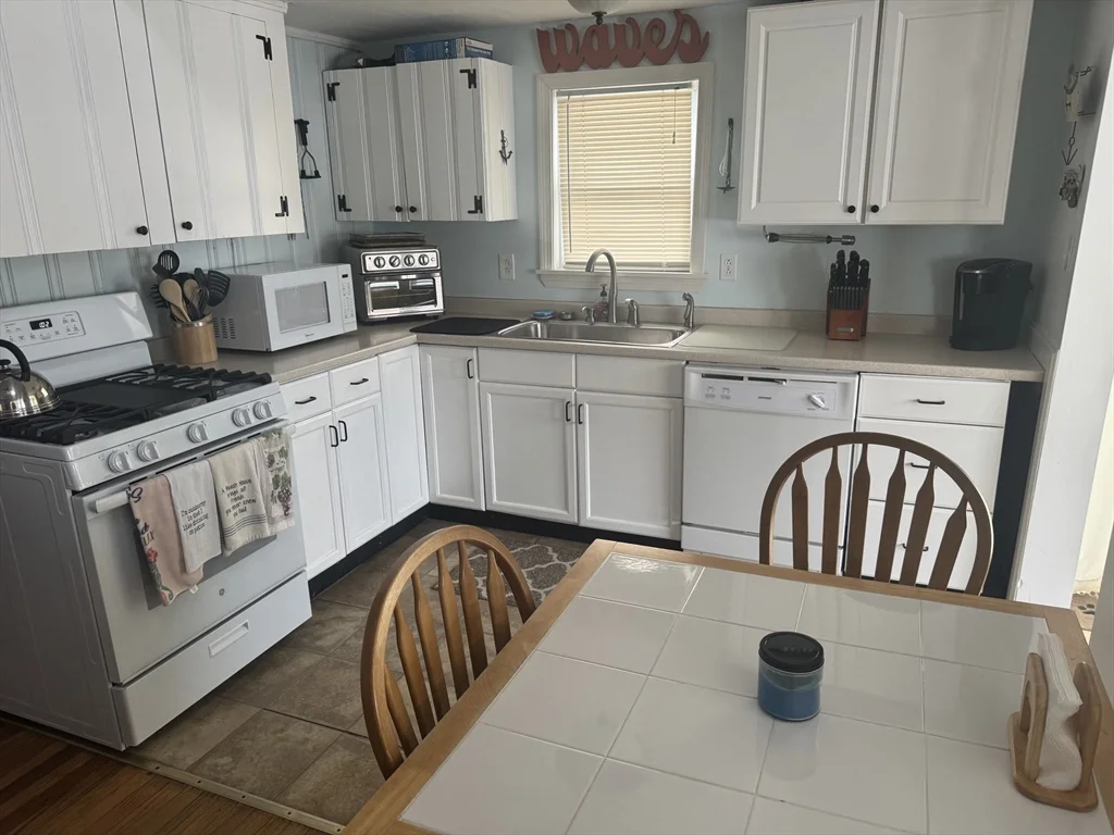 3 bed, 1 bath apartment for rent at 14 Alden St, Humarock — photo 8 of 24