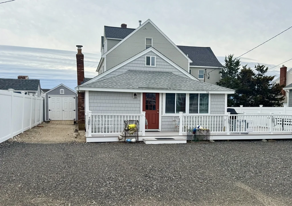 3 bed, 1 bath apartment for rent at 14 Alden St, Humarock — photo 1 of 24