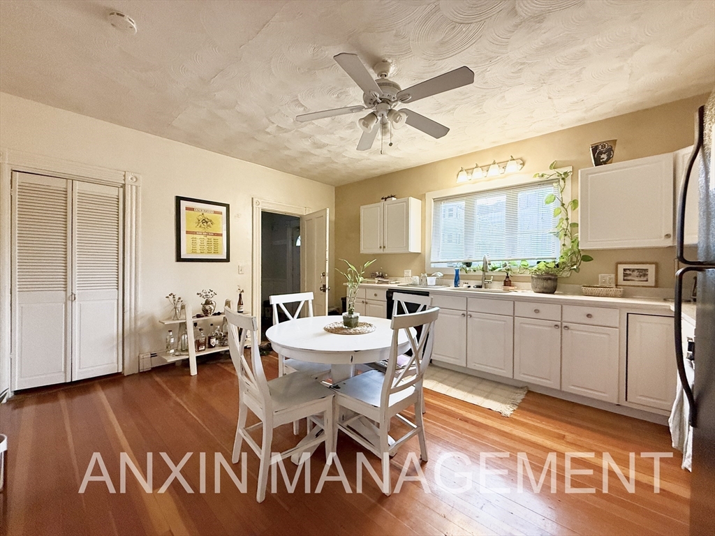2 bed, 1 bath apartment for rent at 14 Allen St Unit 1, Inman Square