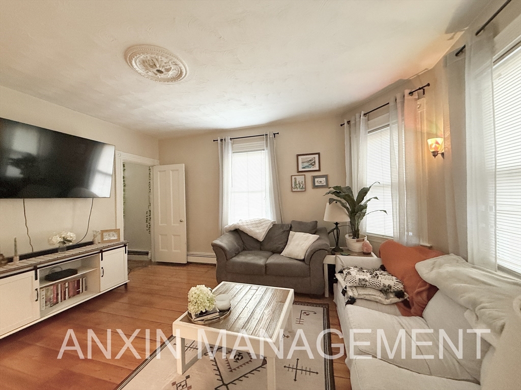2 bed, 1 bath apartment for rent at 14 Allen St Unit 1, Inman Square — photo 3 of 9