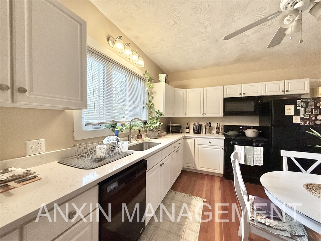 2 bed, 1 bath apartment for rent at 14 Allen St Unit 1, Inman Square — photo 2 of 9