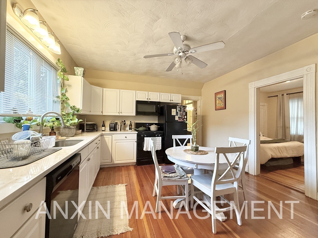2 bed, 1 bath apartment for rent at 14 Allen St Unit 1, Inman Square — photo 4 of 9