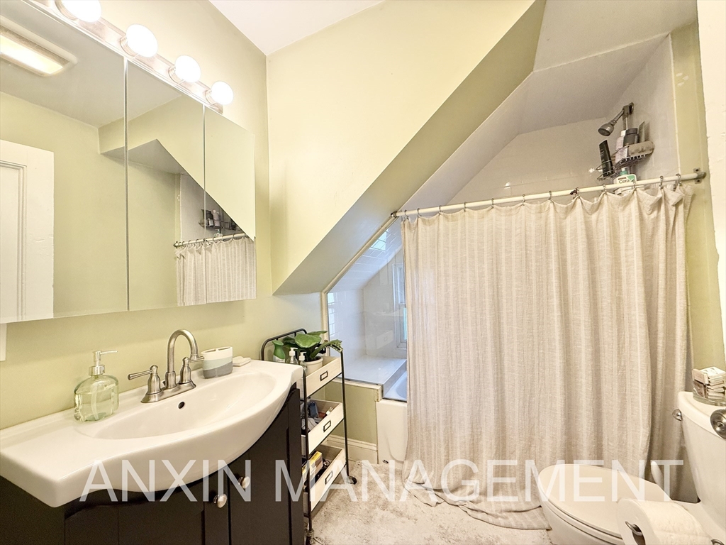 2 bed, 1 bath apartment for rent at 14 Allen St Unit 1, Inman Square — photo 7 of 9