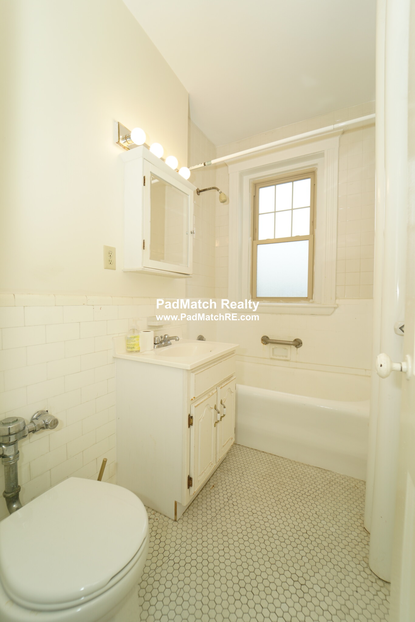 3 bed, 1 bath apartment for rent at 14 Alton Pl Unit 3, Coolidge Corner — photo 15 of 18