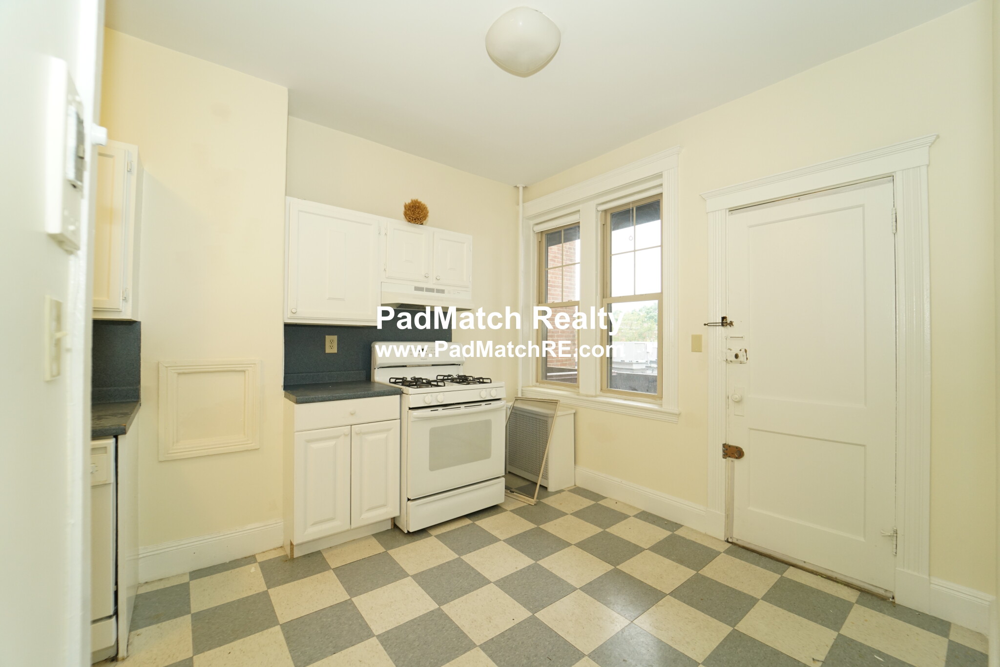 3 bed, 1 bath apartment for rent at 14 Alton Pl Unit 3, Coolidge Corner — photo 8 of 18