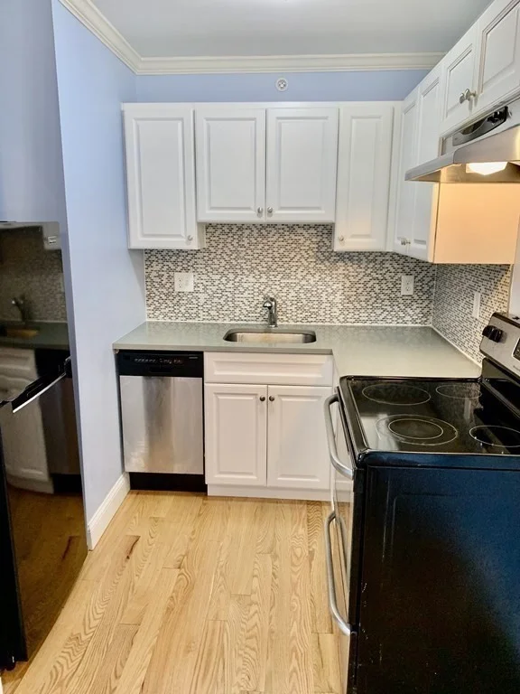 1 bed, 1 bath apartment for rent at 14 Arizona Ter Unit 5, Arlington — photo 3 of 7