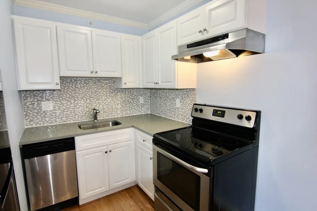 1 bed, 1 bath apartment for rent at 14 Arizona Ter Unit 5, Arlington — photo 5 of 7