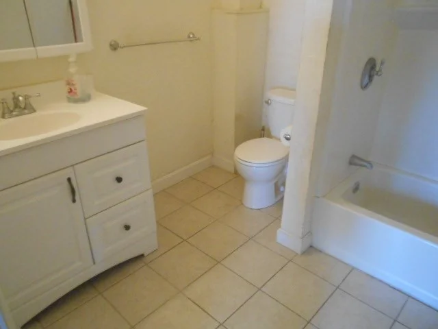 8+ bed, 1 bath apartment for rent at 14 Arlington Unit 3, Everett — photo 3 of 6