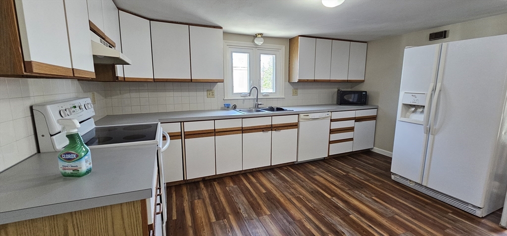 2 bed, 1 bath apartment for rent at 14 Arthur Unit 2, Worcester — photo 2 of 12