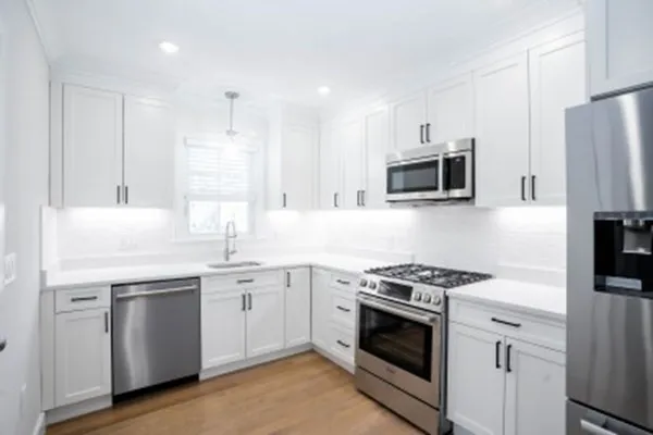 4 bed, 2 bath apartment for rent at 14 Atkins St Unit 1, Oak Square — photo 2 of 11