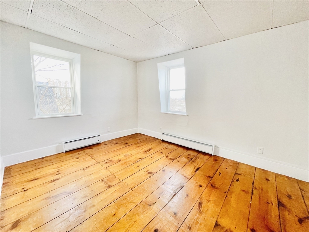 1 bed, 1 bath apartment for rent at 14 Auburn St Unit 3, Worcester — photo 5 of 13
