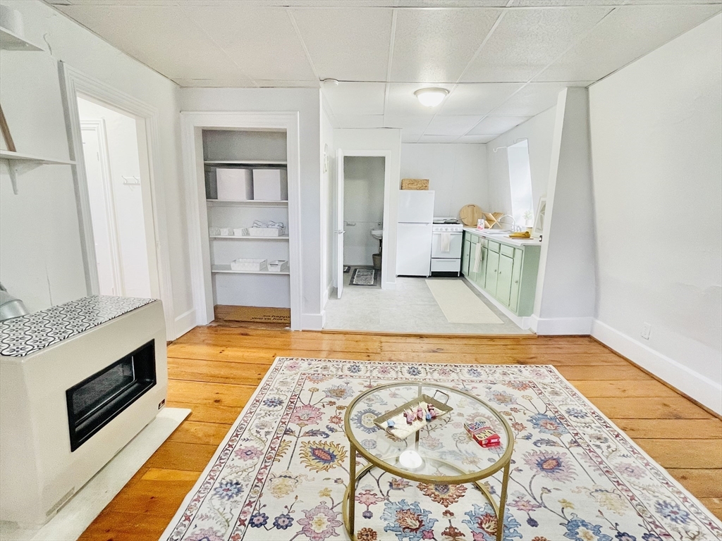 1 bed, 1 bath apartment for rent at 14 Auburn St Unit 3, Worcester — photo 3 of 13