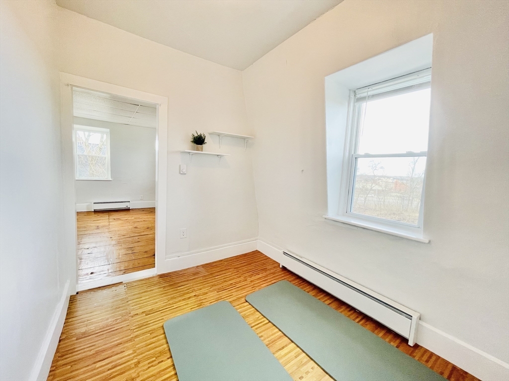1 bed, 1 bath apartment for rent at 14 Auburn St Unit 3, Worcester — photo 7 of 13