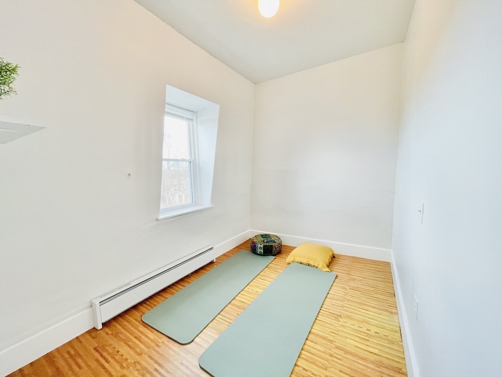 1 bed, 1 bath apartment for rent at 14 Auburn St Unit 3, Worcester — photo 6 of 13