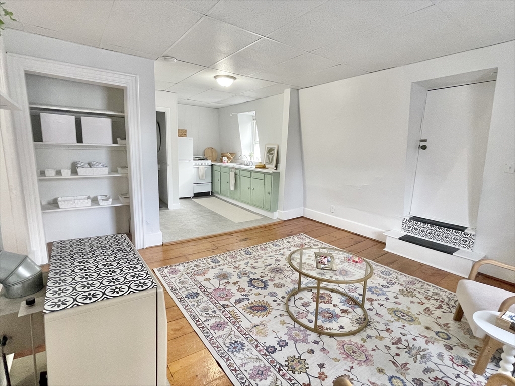 1 bed, 1 bath apartment for rent at 14 Auburn St Unit 3, Worcester — photo 1 of 13