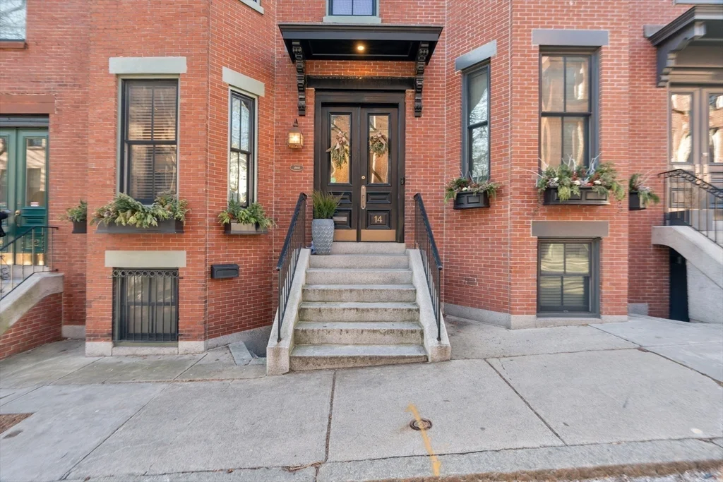 1 bed, 1 bath apartment for rent at 14 Auburn St Unit A, Charlestown — photo 1 of 10