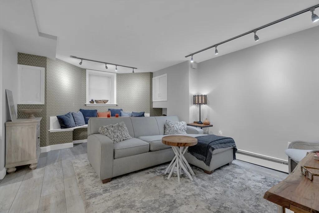 1 bed, 1 bath apartment for rent at 14 Auburn St Unit A, Charlestown — photo 2 of 10