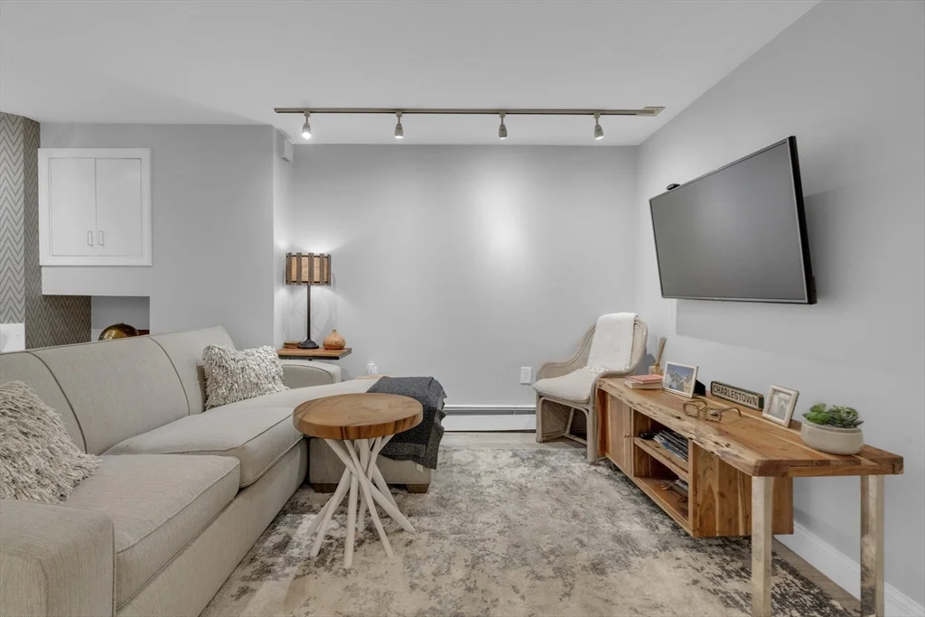 1 bed, 1 bath apartment for rent at 14 Auburn St Unit A, Charlestown — photo 3 of 10