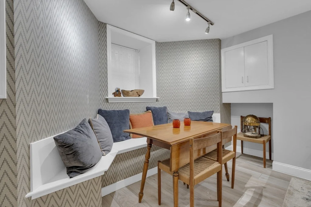 1 bed, 1 bath apartment for rent at 14 Auburn St Unit A, Charlestown — photo 4 of 10