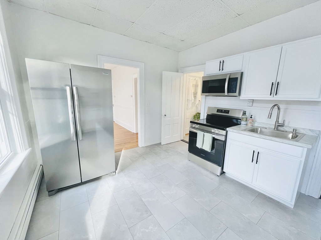 2 bed, 1 bath apartment for rent at 14 Auburn Unit 2, Worcester — photo 1 of 9