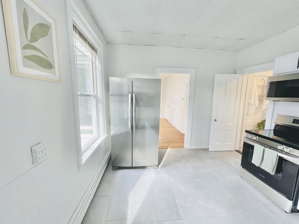 2 bed, 1 bath apartment for rent at 14 Auburn Unit 2, Worcester — photo 4 of 9