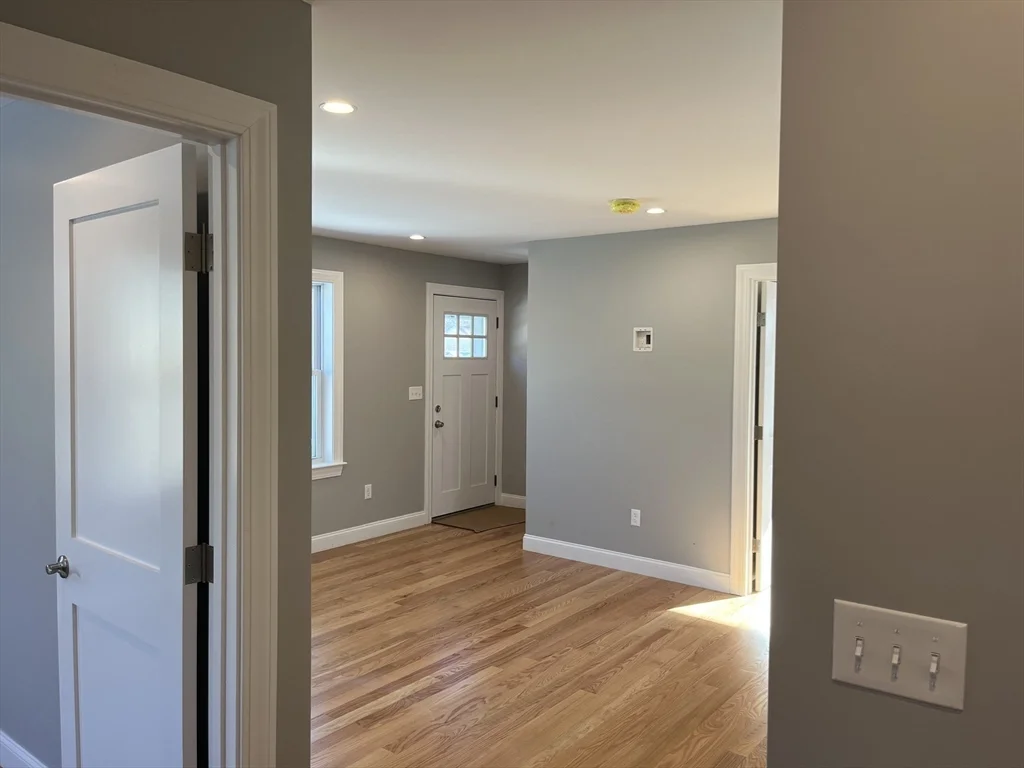2 bed, 1 bath apartment for rent at 14 B Cherry Rd, Beverly — photo 4 of 12