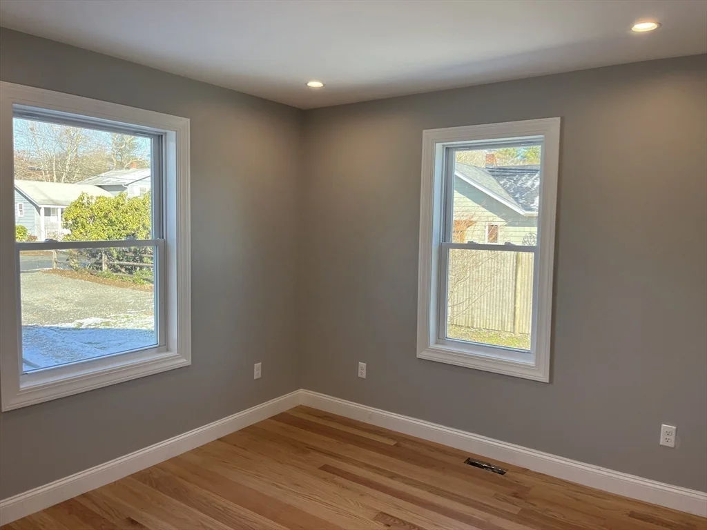 2 bed, 1 bath apartment for rent at 14 B Cherry Rd, Beverly — photo 6 of 12