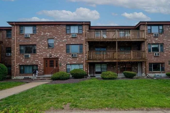 1 bed, 1 bath apartment for rent at 14 B Mayberry Dr Unit 8, Westborough — photo 1 of 2