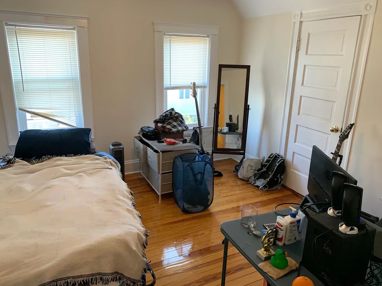 5 bed, 2 bath apartment for rent at 14 Bay State Ave Unit 2L, Powder House Square — photo 6 of 16