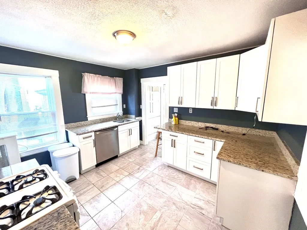 2 bed apartment for rent at 14 Beach Rd Unit 1, Winthrop — photo 12 of 16