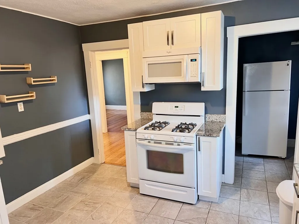 2 bed apartment for rent at 14 Beach Rd Unit 1, Winthrop — photo 13 of 16