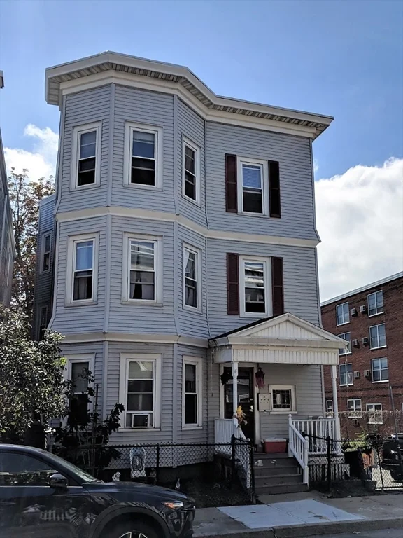 4 bed, 1 bath apartment for rent at 14 Bellflower St Unit 3, Dorchester — photo 11 of 12