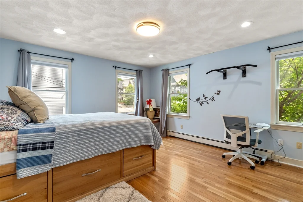 4 bed, 3 bath apartment for rent at 14 Belmont St Unit A, Spring Hill — photo 8 of 21