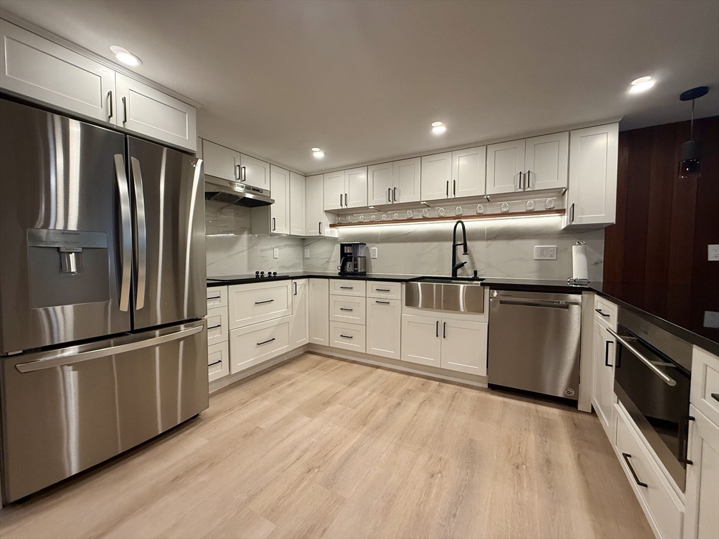 5 bed, 4+ bath apartment for rent at 14 Bernard Circle, Tisbury — photo 34 of 41