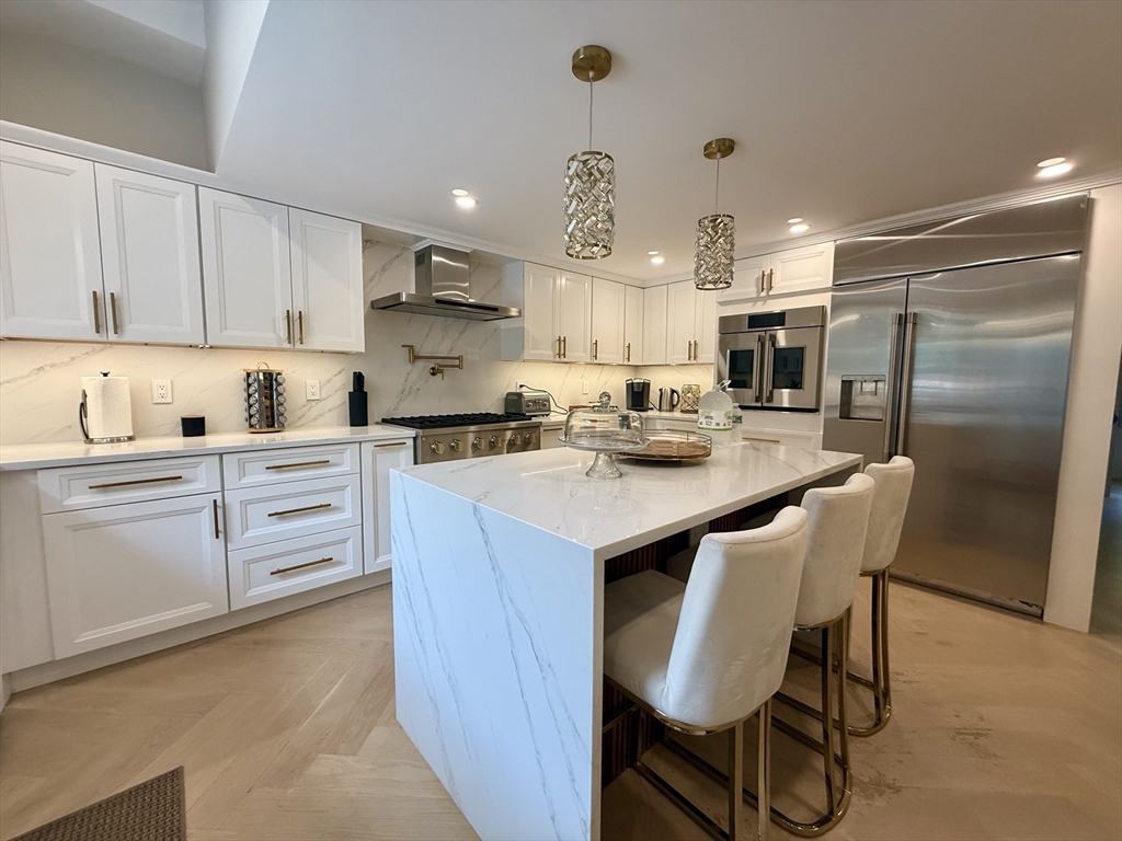 5 bed, 4+ bath apartment for rent at 14 Bernard Circle, Tisbury — photo 3 of 41