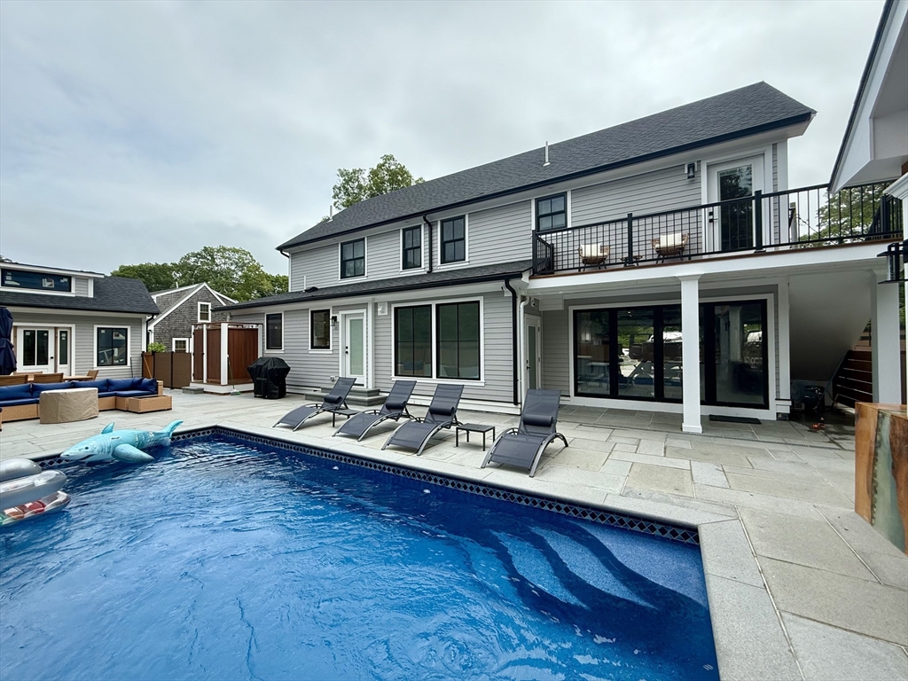 5 bed, 4+ bath apartment for rent at 14 Bernard Circle, Tisbury — photo 2 of 41