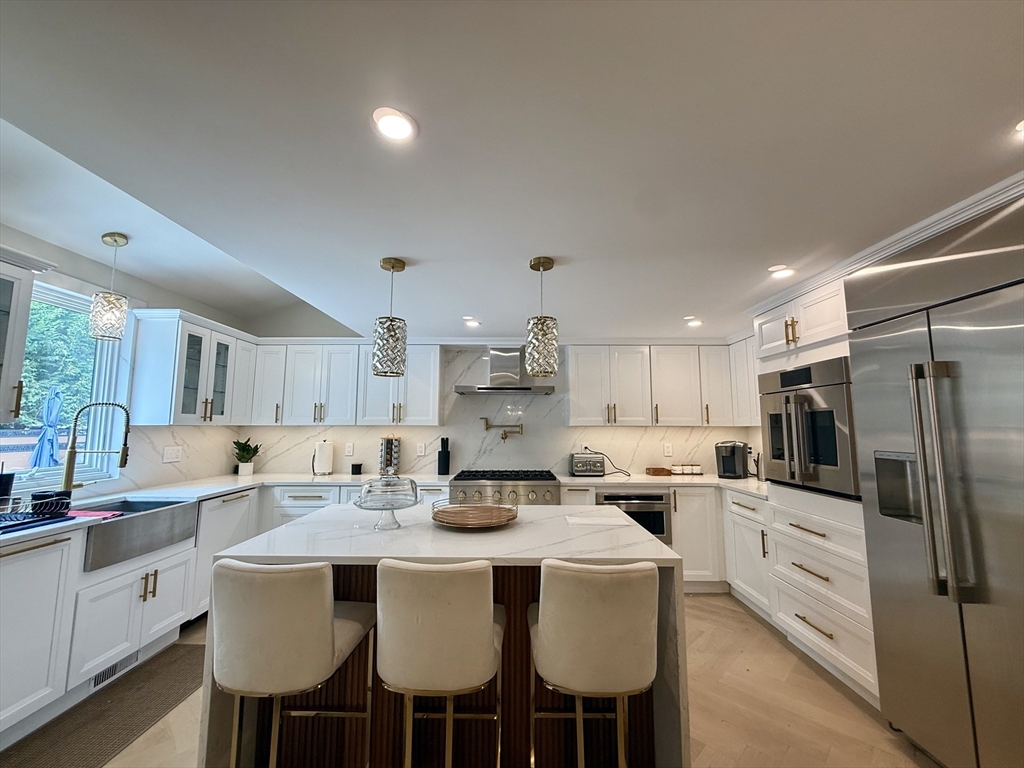 5 bed, 4+ bath apartment for rent at 14 Bernard Circle, Tisbury — photo 10 of 41