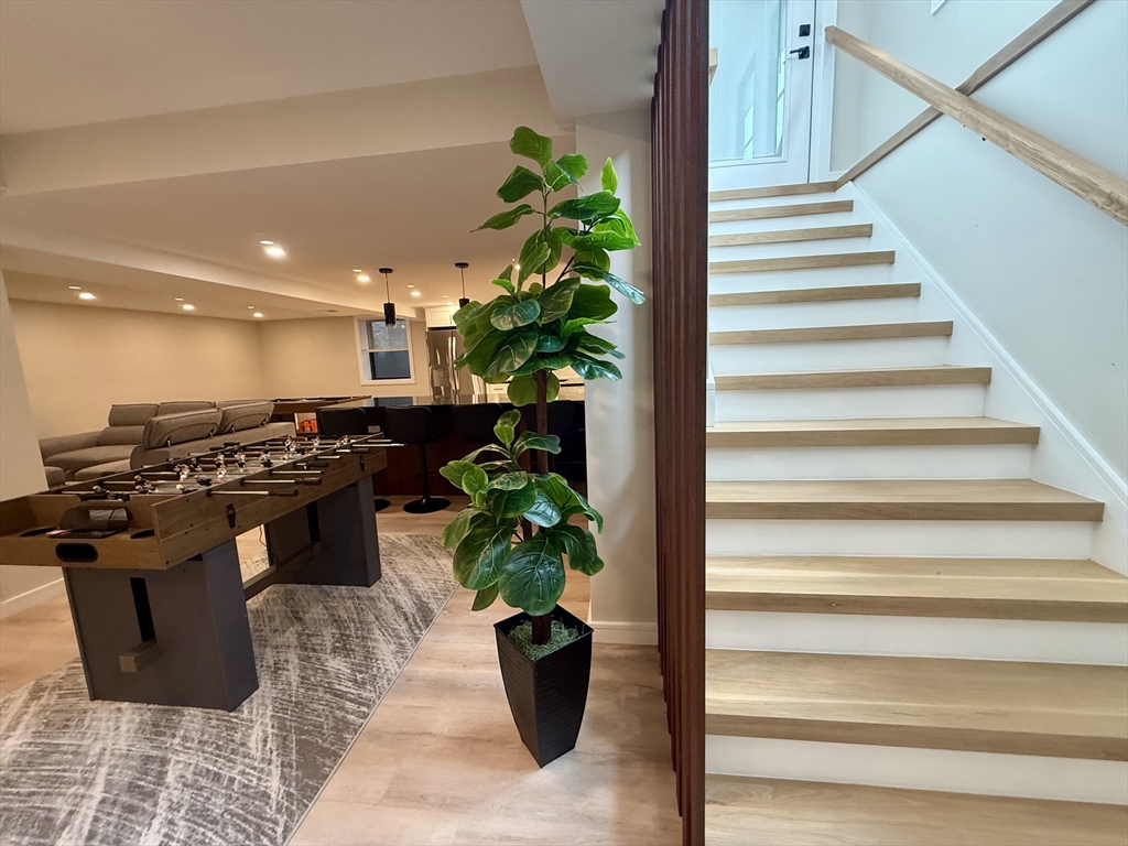5 bed, 4+ bath apartment for rent at 14 Bernard Circle, Tisbury — photo 30 of 41