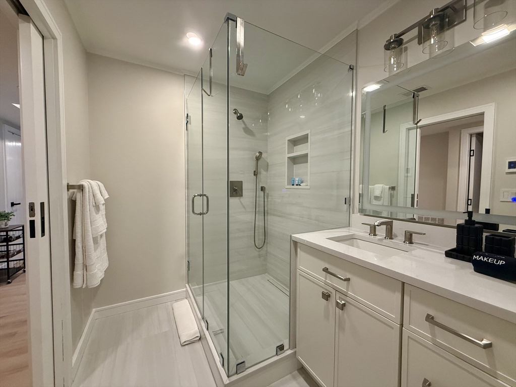 5 bed, 4+ bath apartment for rent at 14 Bernard Circle, Tisbury — photo 39 of 41
