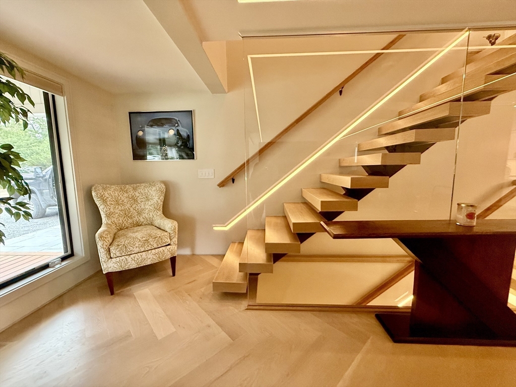 5 bed, 4+ bath apartment for rent at 14 Bernard Circle, Tisbury — photo 8 of 41
