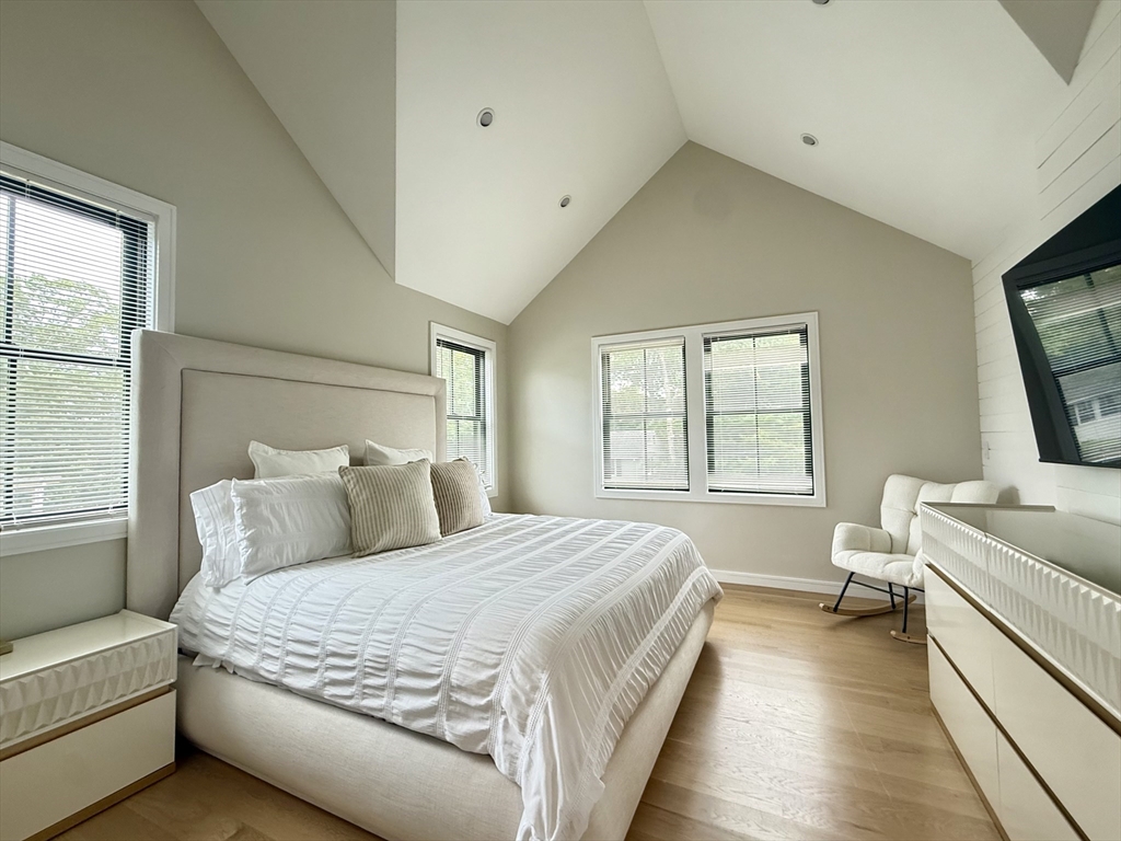 5 bed, 4+ bath apartment for rent at 14 Bernard Circle, Tisbury — photo 20 of 41