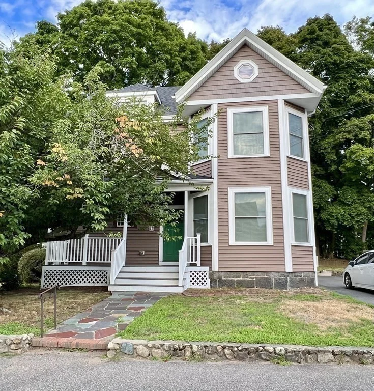 1 bed, 1 bath apartment for rent at 14 Birch Hill Ave Unit 1, Wakefield — photo 2 of 13