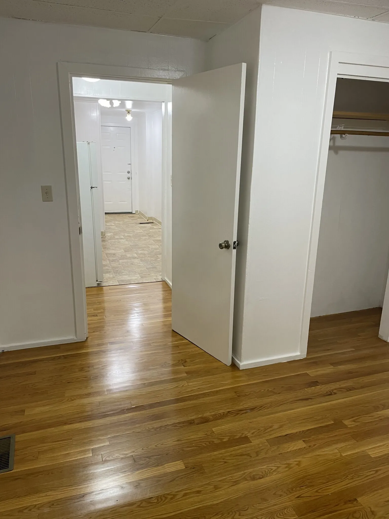 3 bed, 1 bath apartment for rent at 14 Boston St Unit 1, South Boston — photo 6 of 10