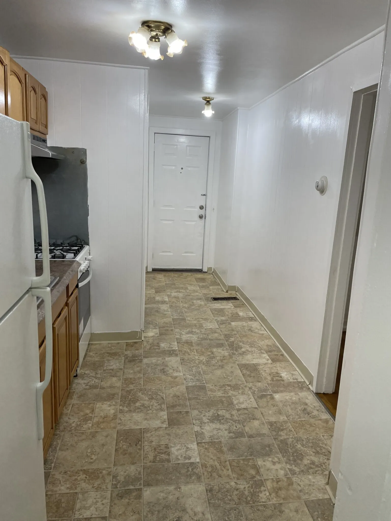 3 bed, 1 bath apartment for rent at 14 Boston St Unit 1, South Boston — photo 3 of 10
